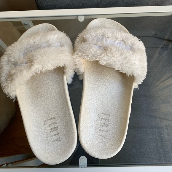 FENTY PUMA SLIDES - in white - Picture 2 of 4